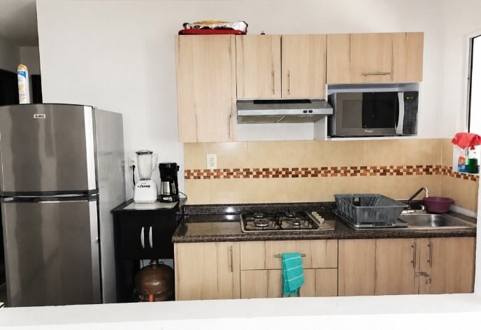 Cocina equipada para seis huéspedes
